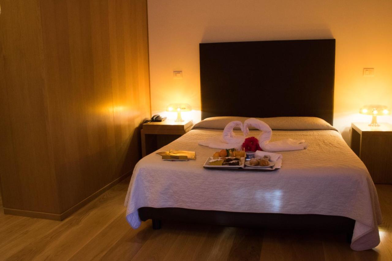 Le Querce Hotel سالسوماجّوري تيرمي المظهر الخارجي الصورة